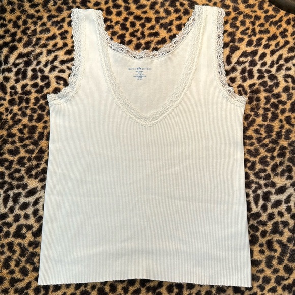 Brandy Melville White Lace Tank - Picture 3 of 10